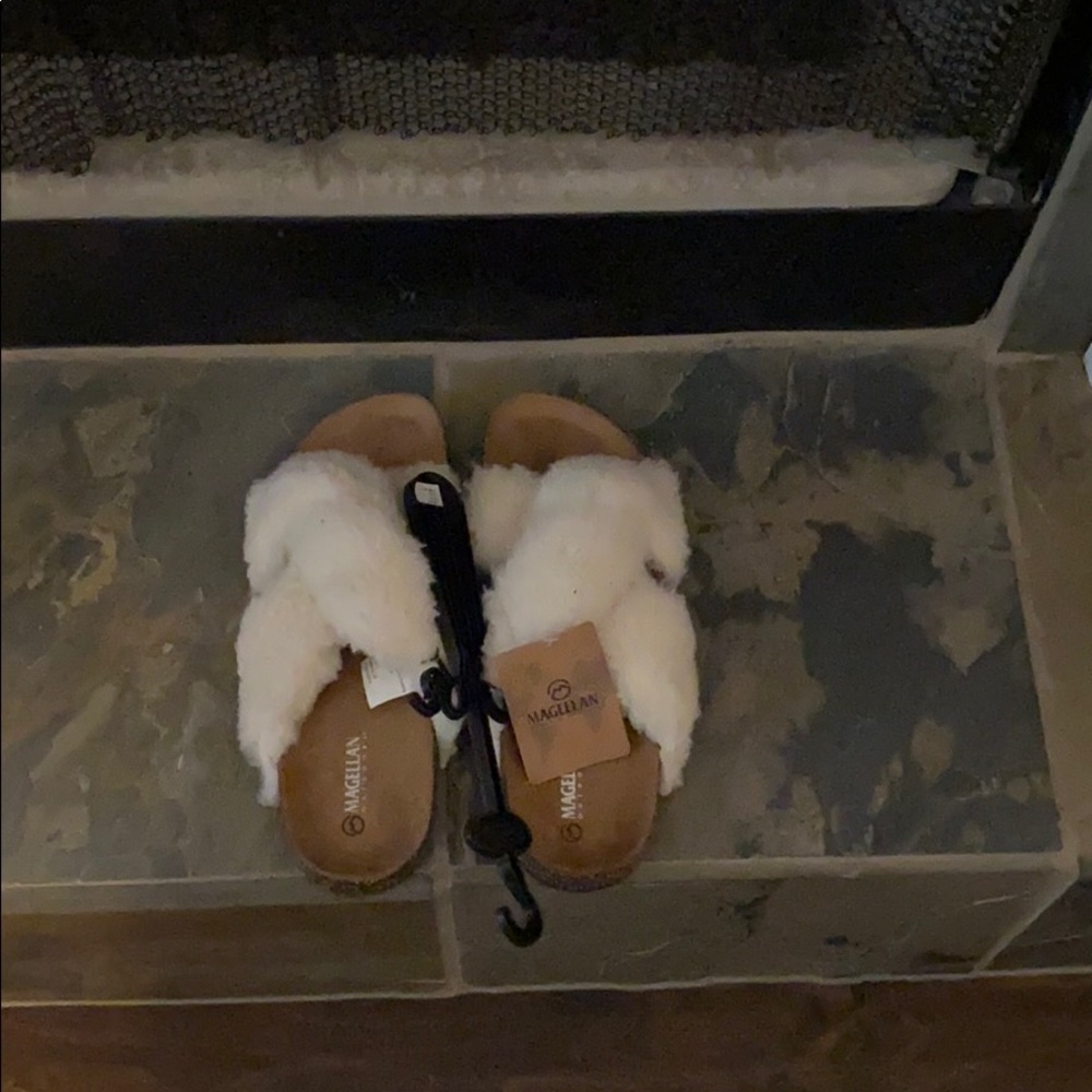 Magellan slippers size Women L(9/10) never worn